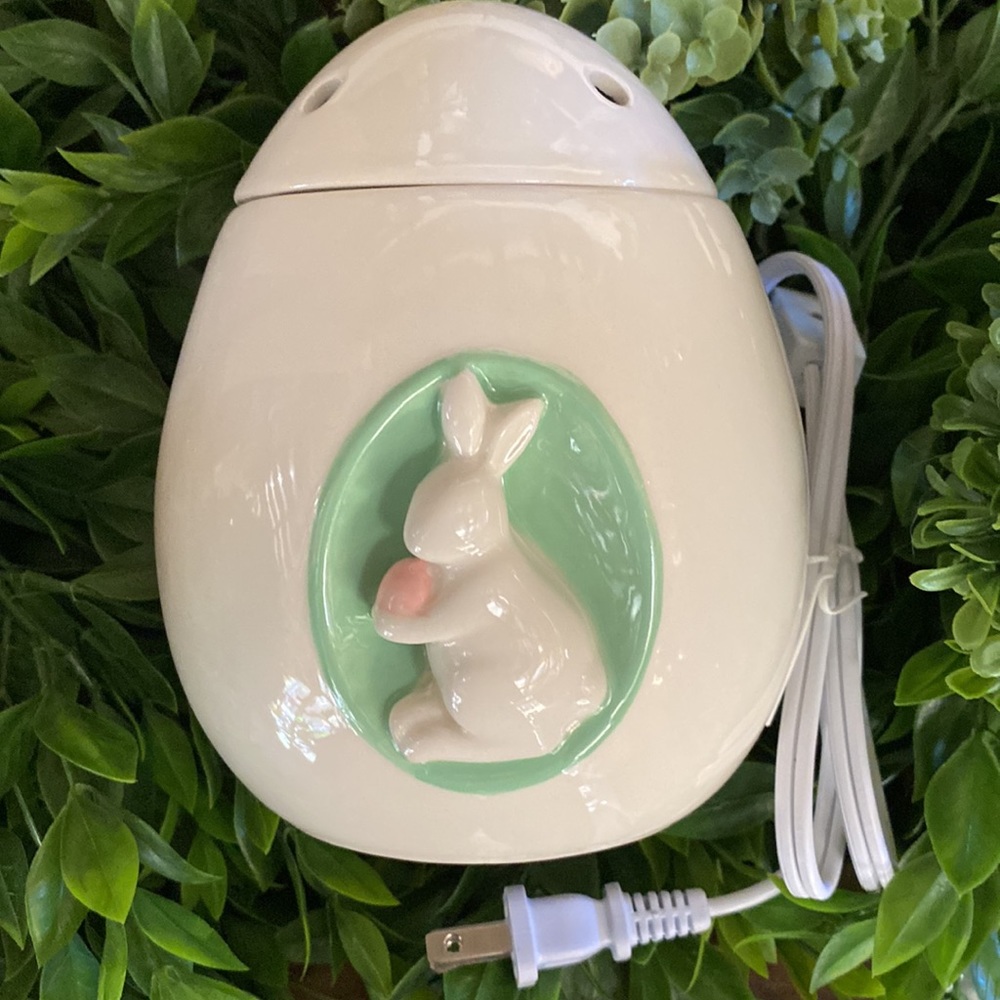 Yankee Candle White and Pastel Colored Easter Egg and Bunny Wax Tart Warmer 🐰🐣